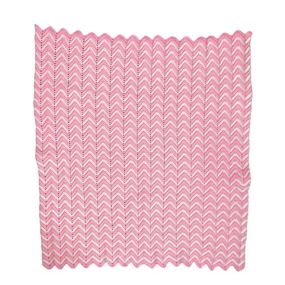 31” X. 36” Crochet Small Throw / Baby Blanket Pink White Chevron Great Condition - Picture 2 of 4
